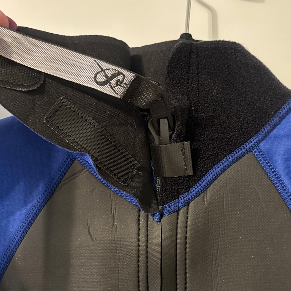 Shorty/Spring Wetsuit - Picture 2 of 9